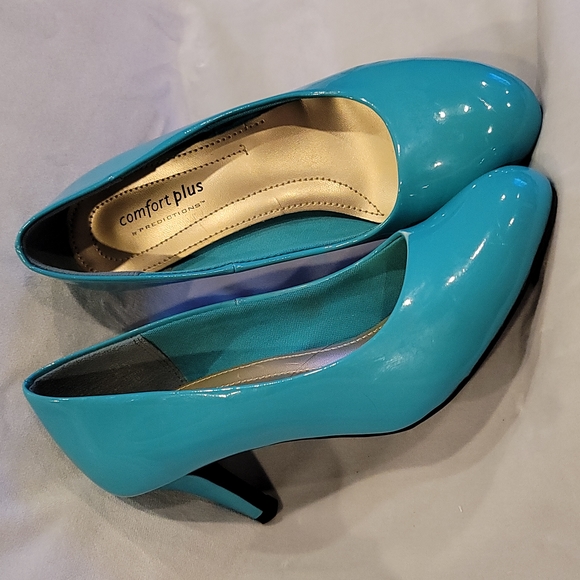 Aqua blue Comfort Plus patent leather pumps